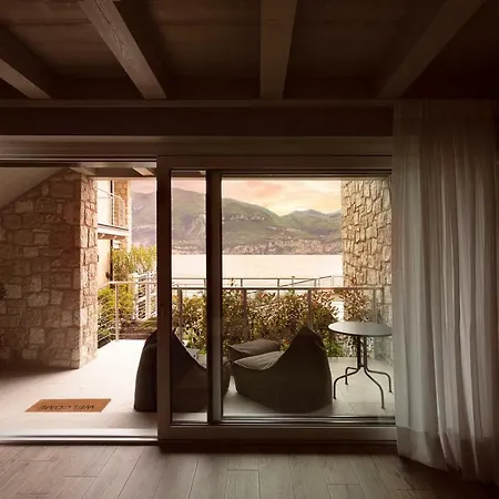 Sunset Бренцоне-суль-Гарда